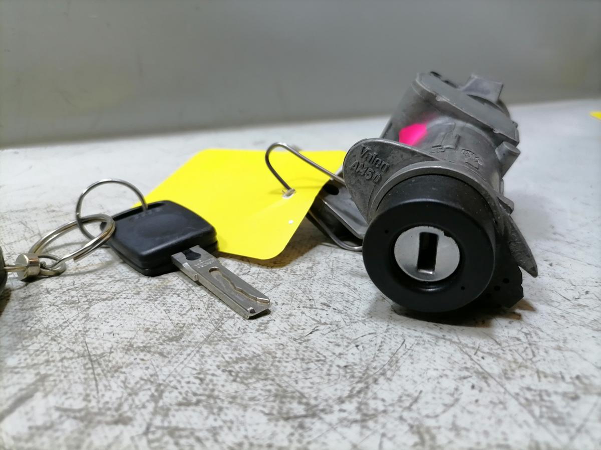 Audi A4 B5 original Z&uuml;ndschloss mit 2 Schl&uuml;ssel Bj.1999